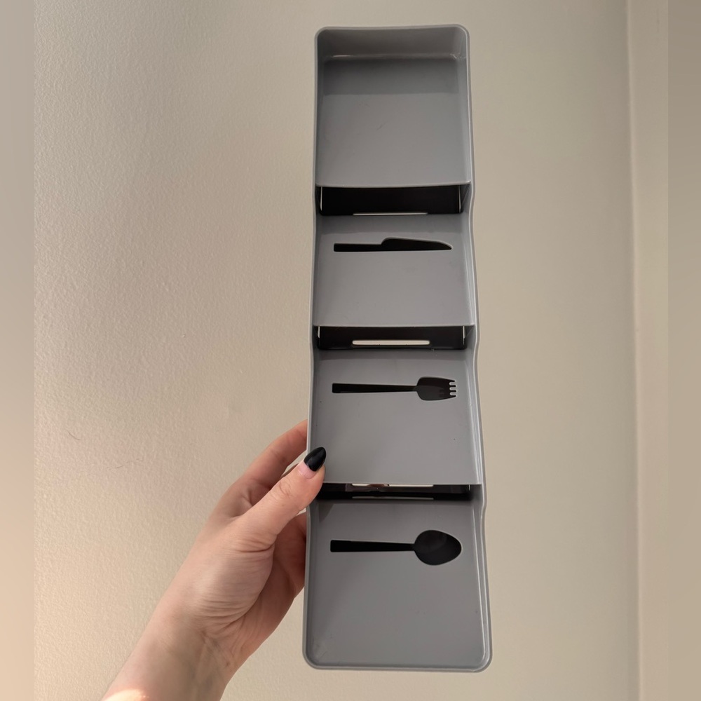Never Used Space Saving Cutlery Organizer